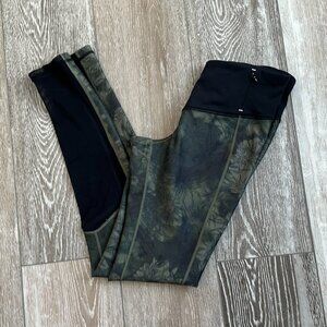 Calia by Carrie Underwood Sz S Green & Black Floral Print Athletic Leggings